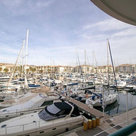 Apartment With Balcony And View On The Port Fréjus Eksteriør bilde
