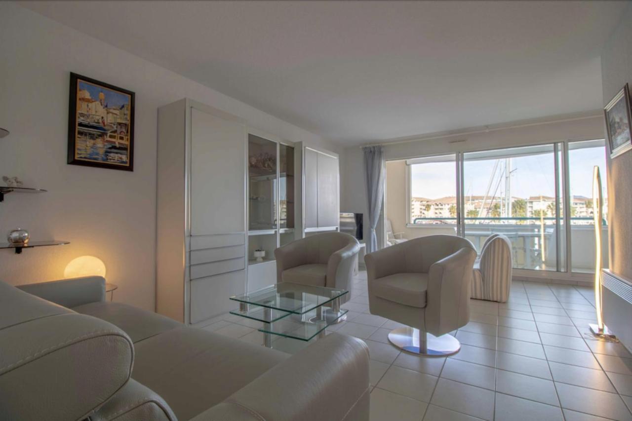 Apartment With Balcony And View On The Port Fréjus Eksteriør bilde