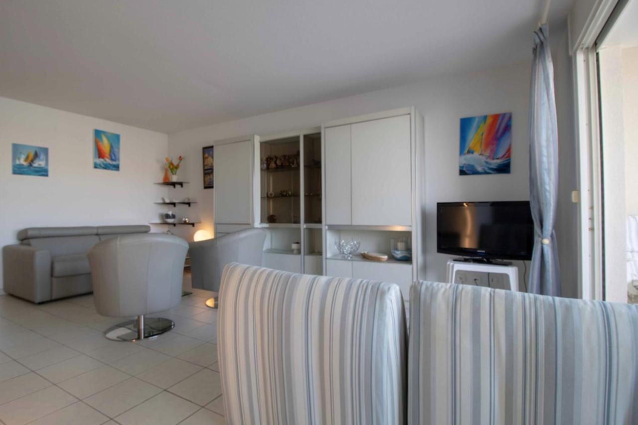 Apartment With Balcony And View On The Port Fréjus Eksteriør bilde
