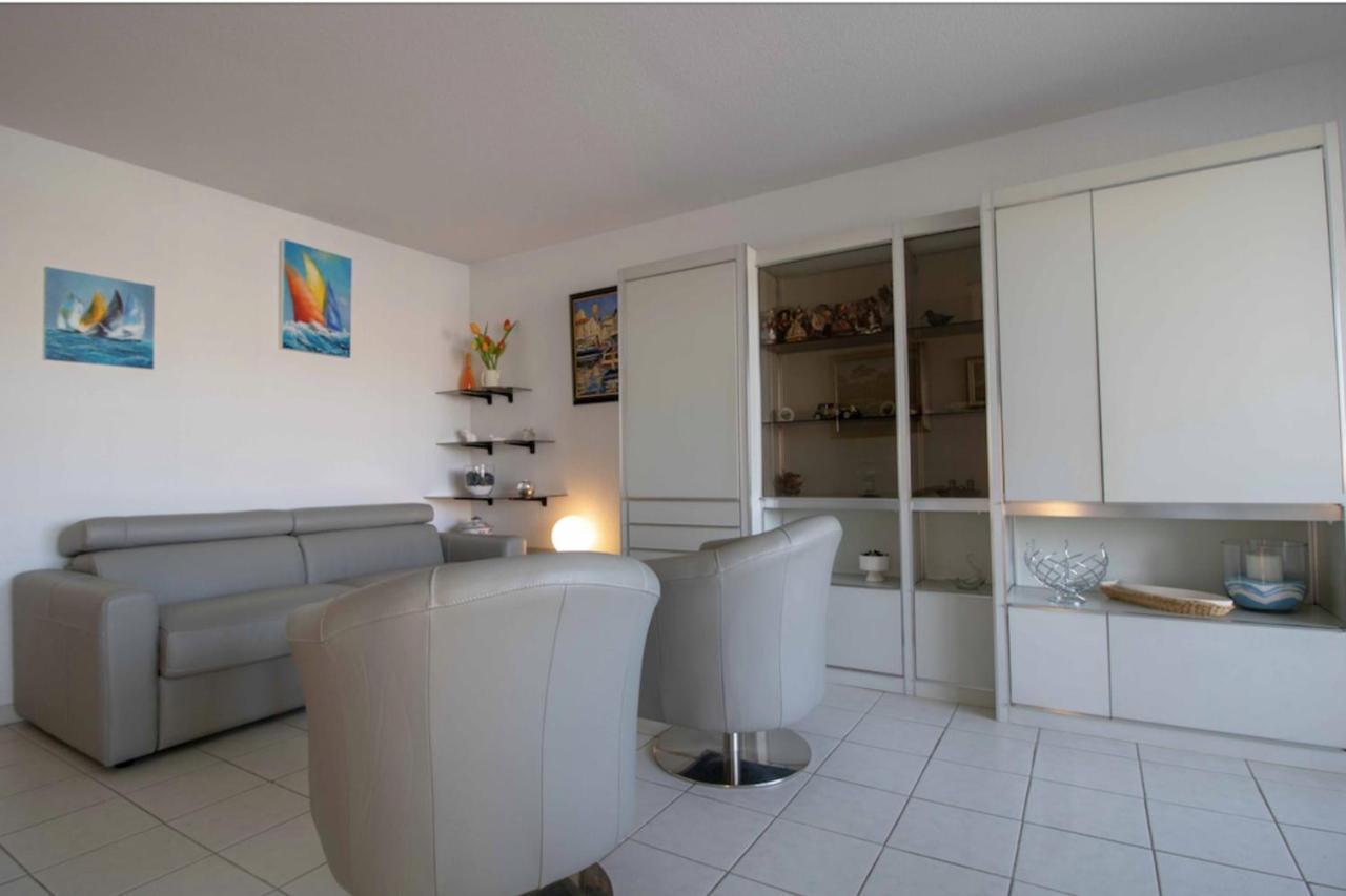 Apartment With Balcony And View On The Port Fréjus Eksteriør bilde