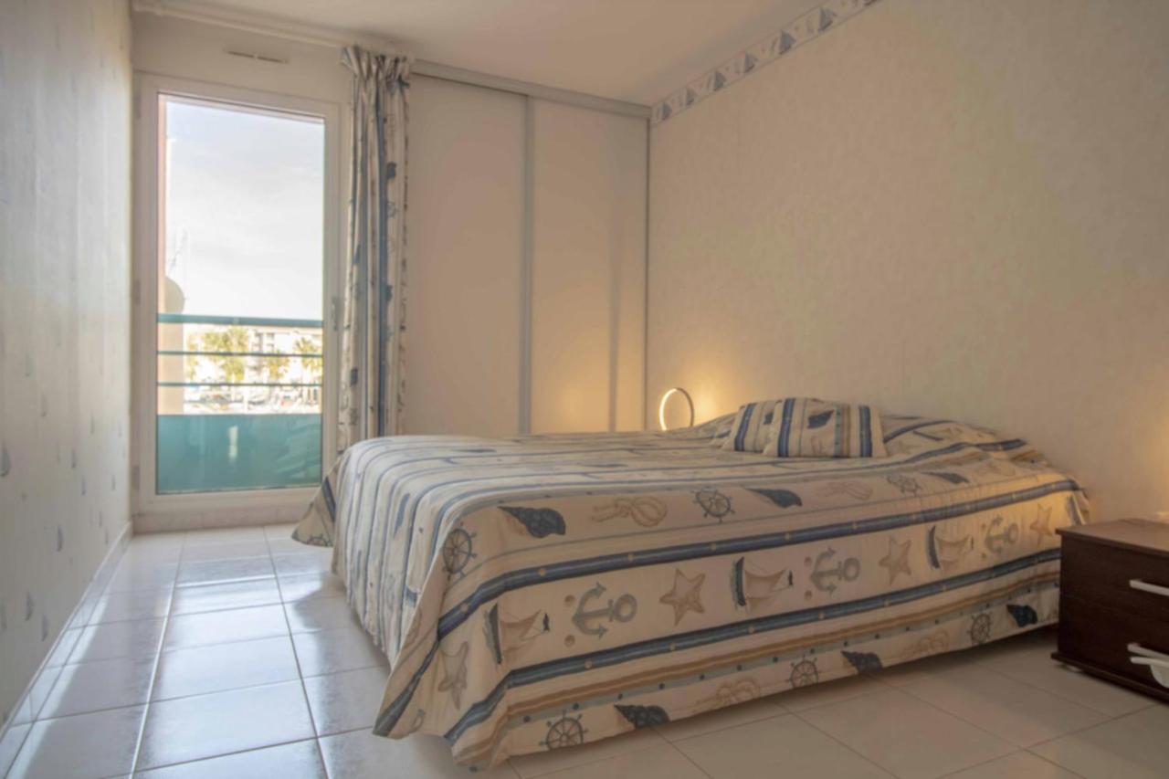 Apartment With Balcony And View On The Port Fréjus Eksteriør bilde